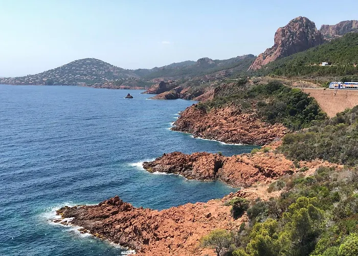 Cote D'azur Saint-raphael, Rez-jardin Renove Saint-Raphaël