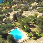 Appartement Côte D'azur Saint-raphaël, Rez-jardin Et Piscine *