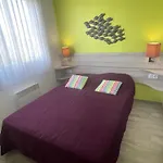 Côte D'azur Saint-raphaël, Rez-jardin Et Piscine Appartement *