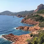 Côte D'azur Saint-raphaël, Rez-jardin Et Piscine Saint-Raphaël