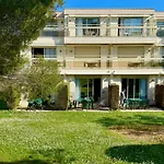Côte D'azur Saint-raphaël, Rez-jardin Et Piscine Appartement Saint-Raphaël