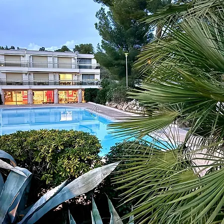 Cote D'azur Saint-raphael, Rez-jardin Renove Апартаменты Сен-Рафаэль