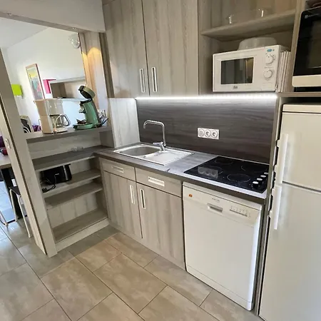 Apartment Cote D'azur Saint-raphael, Rez-jardin Renove