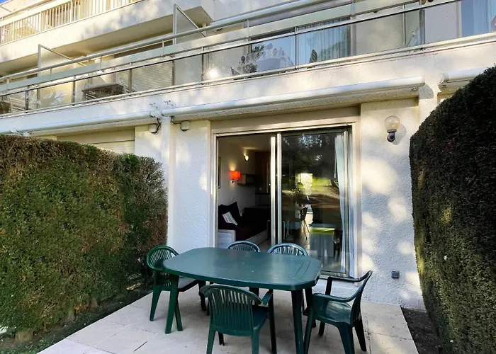 Апартаменты Cote D'azur Saint-raphael, Rez-jardin Renove