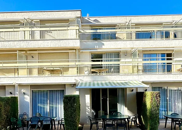 Cote D'azur Saint-raphael, Rez-jardin Renove * Saint-Raphael (Var)